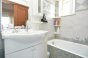 En suite bath 2