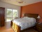 The main bedroom has an en-suite bathroom & walk-in closet