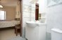 En suite bath 1